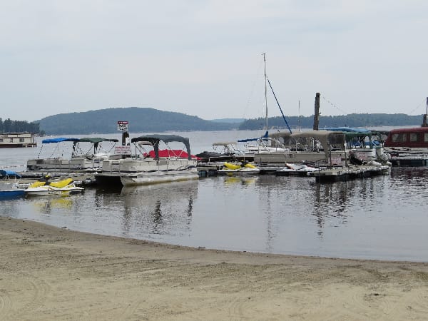 bateaux a louer pour ativites sur le lac Baskatong