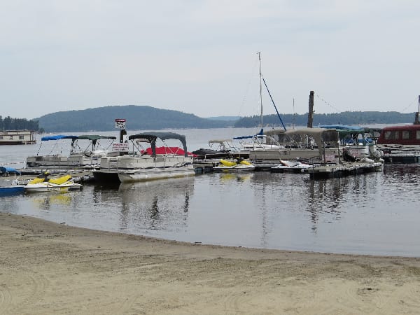 Embarcations à louer bateaux a louer pour ativites sur le lac Baskatong
