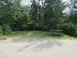 Site 6B de campement pour roulotte et remorque Emplacement 6B de campement pour roulotte et remorque